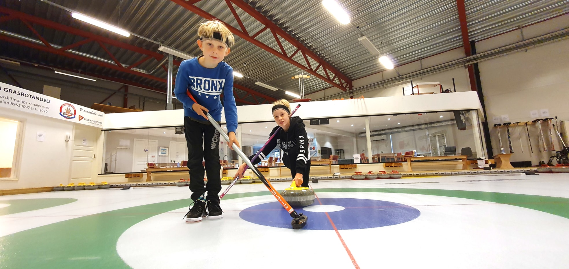 Gratis curlingkurs for barn og ungdom i høstferien